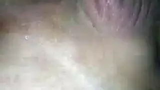 الزوجة العاهرة تكشف نفسها من أجل نكاح طيز ضيق