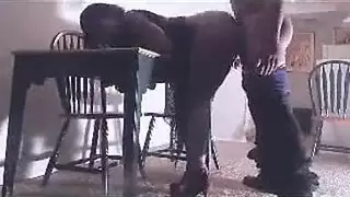 ينيك طيز المراهقة على السفينة