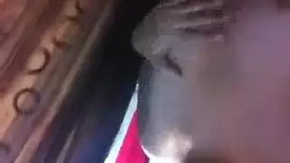 بنت مراهقه تداعب نفسها بنفسها داخل المنزل