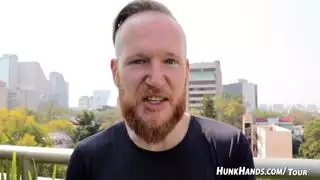 شقراوات مثلية في مشهد لعق صريح على الأريكة
