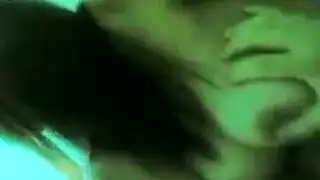 فم الفتاة الآسيوية المثيرة مملوء بالسائل المنوي الساخن