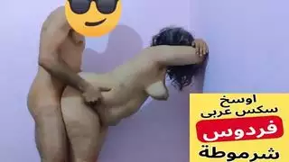 مشهد إباحي: قضيب متسلل بينما هي مشغولة مع عشيقها