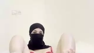 خيال عربي منفرد: فتاة حجاب تصل للنشوة بتحفيز فرجي مكثف