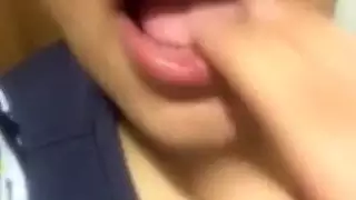 عاهرة القذف العربية الكسولة تفتح فمها لثلاثي