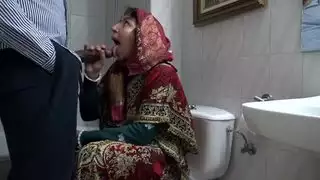 عاهرة تركية تحصل على مهبلها مضروب بقوة من قبل رجل أسود في العلن