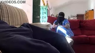 الجميلة التركية تبتل لقضيب صديق زوجها الأسود الهائل