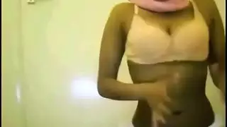 من الحجاب إلى العري: الكشف الكامل للعاهرة الصومالية إكس إكس إكس