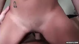 الزوج يشبع فرج صوفيا الضيق جماعًا عميقًا