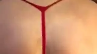هوس ثونغ أحمر لعنف شرجي ولعب مهبلي صريح