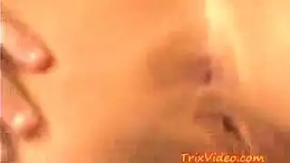 زوجة الأب تُستَخدم وتُساء معاملتها في ثلاثية جنسية إباحية شديدة