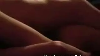 مراهقة بريئة تستمتع بالسيطرة مع زوجين ناضجين