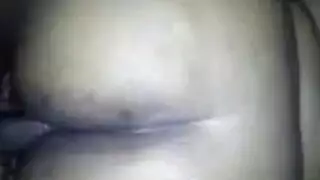 تدمير من الخلف: رجل كبير يغتصب مؤخرة سمراء ضخمة