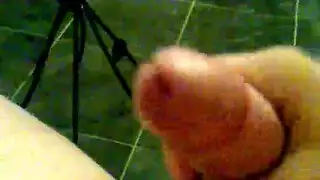 استمناء للقضيب الضخم جداً مع إنهاء بالسائل المنوي السميك