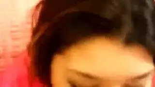 مص قضيبي على طراز الحظيرة: التهوع على عمود سميك حتى يقذف