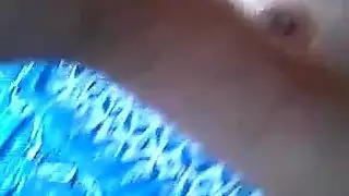 مؤخرة وفرج آسيوي في النقل الجماعي