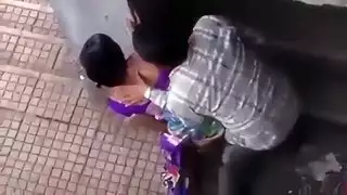 المرة الأولى لفتاة صغيرة مع قضيب ضخم