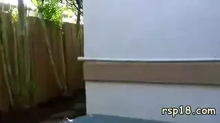 طالب مُستَغل يُضاجع من قبل الزوج بينما الزوجة تصوِّر