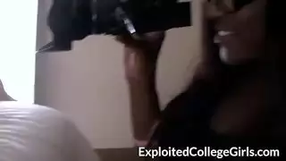 هذه العاهرة ماي تحتاج مساعدة لأخذ قضيبين معًا