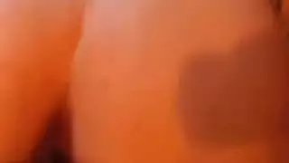 زوج وزوجة هاويان يصوران أول فيلم بورن لهما في السرير