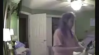متعة قضيب ذاتية على السرير