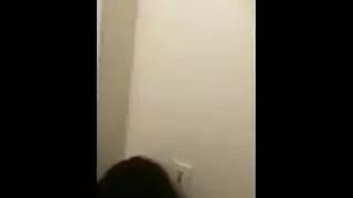 ٣ لقاء حميم بين الأصدقاء: رشّ حبال من المني على قضبيه الأسود السميك