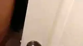 الشقراء البرازيلي الساخنة جدا في الشعر الأزرق هو الحصول على شاعر المليون من حبيبها، بينما الركوع على الأرض