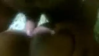 رجلين واحد يرضع لها في بزازها والتاني يفشخ كسها نيك بزبر الغليظ الطويل