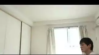 الأم اليابانية لا تستطيع مقاومة قضيب زوج الابن الصلب