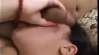 أم آسيوية مملوءة الجسم تمارس الجنس بعنف وتحصل على حممة وجهية ضخمة