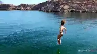 اريد اريكم كم هيه جميله
