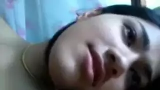 الفاجرة الشقراء تختار القضيب على مضرب التنس