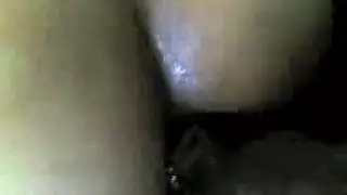 مراهقة صغيرة تواجه قضيب أسود عملاق للجنس الشرجي