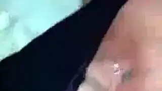 معلمة مثيرة تقدم لطلابها المشاغبين دروسًا ثلاثية صارمة