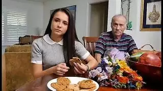 شيخة تُمارس عليها الجنس بقوة في فيلم إباحي صريح