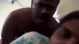 سارة ديف تأخذ قضيب السائح الأبيض في كل ثقوبها