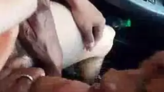 فتاة سوداء بمؤخرة مستديرة ضخمة تُوظف لتصوير أفلام إباحية صريحة
