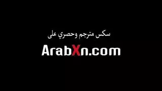 الأم الساخنة سيرين تمنح شابها مكافأة بورن كاملة خاصة