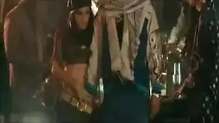 مغامرة هيلاري سوانك إكس إكس إكس: شقراء ناضجة في جلسة جماعية مليئة بالسائل المنوي