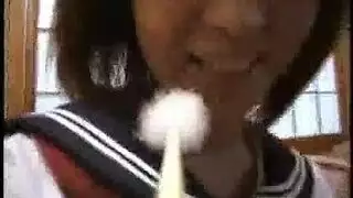 رجل مع حيوان في الغابه