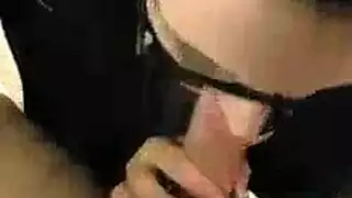 أم كرتونية تمص قضيب السائق بعمق