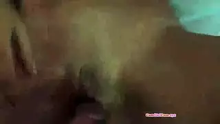 عاهرة الكلية الصغيرة تأخذ عدة أعضاء ذكورية