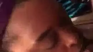 يانيس غريفيث تبلع وتأخذ عدة حمولات عميقاً في الداخل