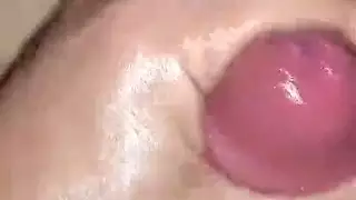 زوجة عربية ساخنة تلحس كسها المبلل ويحشى بزبر كبير