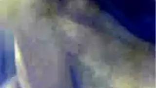 الملكة العربية تنيك كسها بعنف