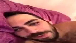 الرجل التركي الجذاب يداعب فرجها بعنف