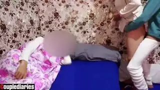 حلوه عربية بالحجاب تنيك صديقها بقوة على سرير زوجها