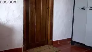 كس ربة المنزل التركي الحار يتوق لقضيب فتى التوصيل السميك