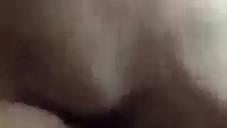 أحمر، أبيض، ومص: تركع لإسعاد انتصاب ضخم