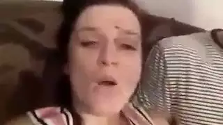 أبلل وأنا أفكر في قضيبك الإباحي يثقبني الليلة