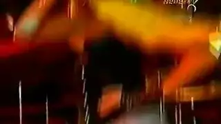 العجوز القذر يأخذ الفتاة الصغيرة إلى السرير